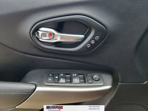 Used 2021 Jeep Cherokee Limited AWD/4WD image 15