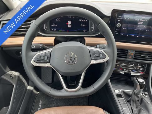 Used 2025 Volkswagen Jetta SEL FWD image 12
