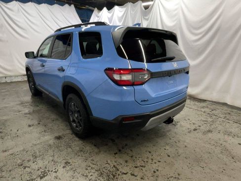 Used 2025 Honda Pilot TrailSport image 8