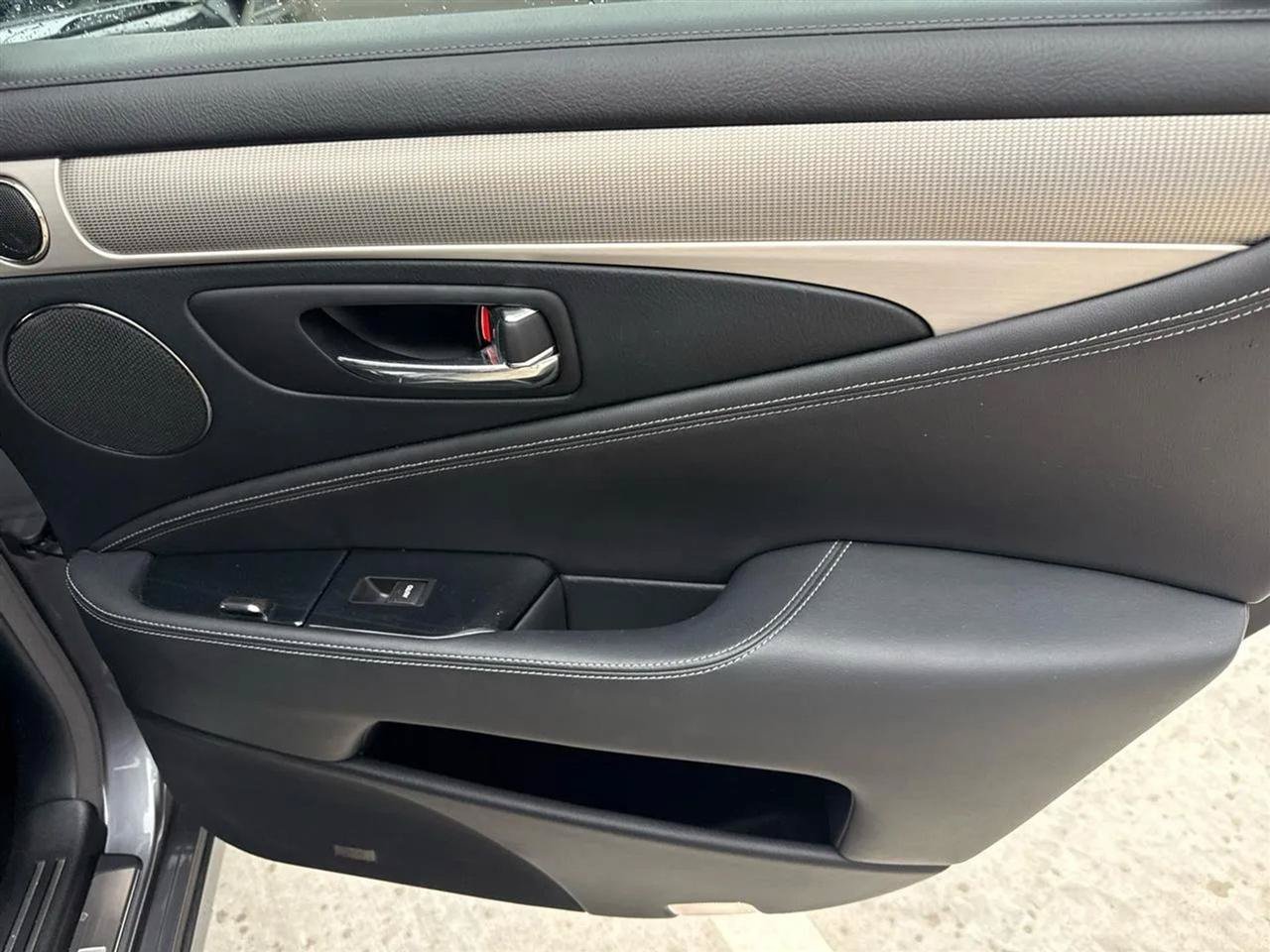 Used 2015 Lexus LS 460 w/ F Sport Package RWD image 36