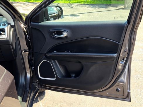 Used 2020 Jeep Compass Latitude w/ Cold Weather Group image 5