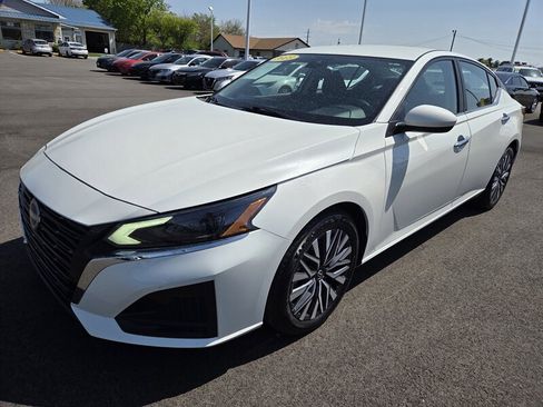 Used 2023 Nissan Altima 2.5 SV FWD image 7