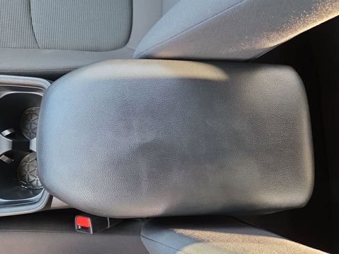 Used 2021 Toyota RAV4 LE image 20