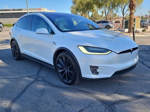 Used 2017 Tesla Model X 75D image 3