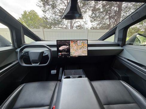 Used 2024 Tesla Cybertruck AWD Crew Cab image 27