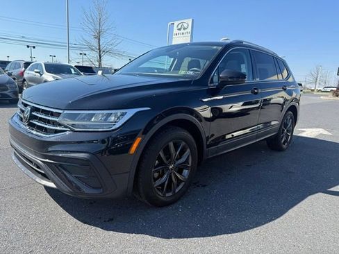 Used 2023 Volkswagen Tiguan SE w/ Panoramic Sunroof Package image 5
