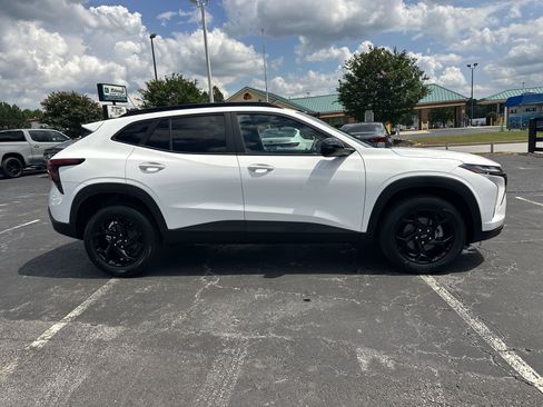 New 2026 Chevrolet Trax LT w/ Driver Confidence Package FWD image 10