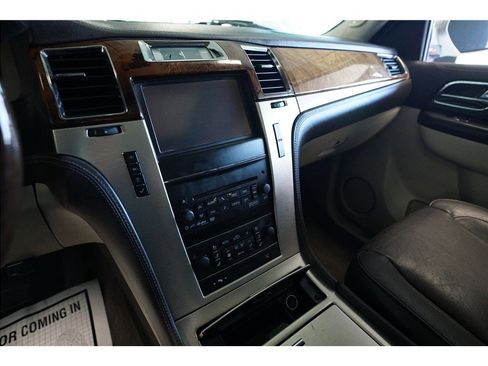Used 2014 Cadillac Escalade Platinum RWD image 23