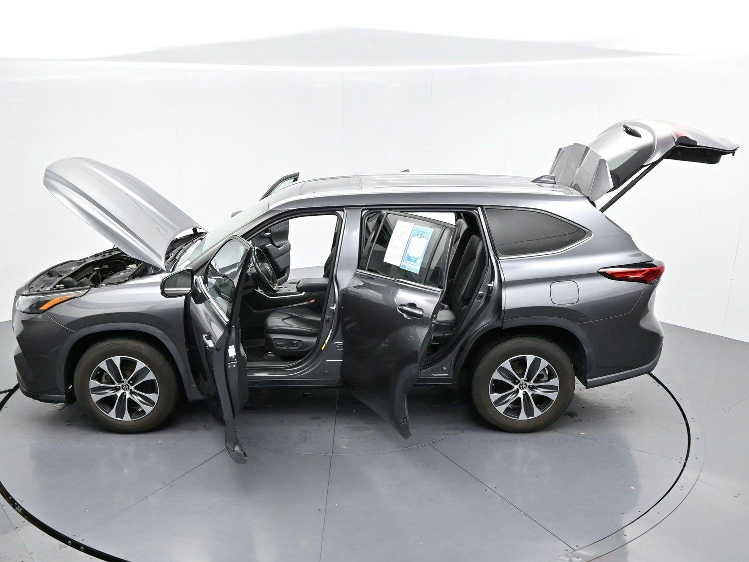 Used 2022 Toyota Highlander XLE FWD image 49
