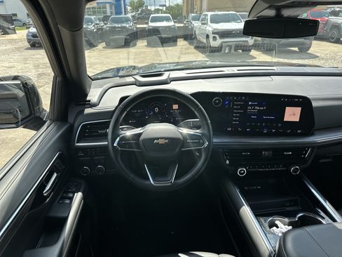 Certified 2025 Chevrolet Suburban LT RWD image 25