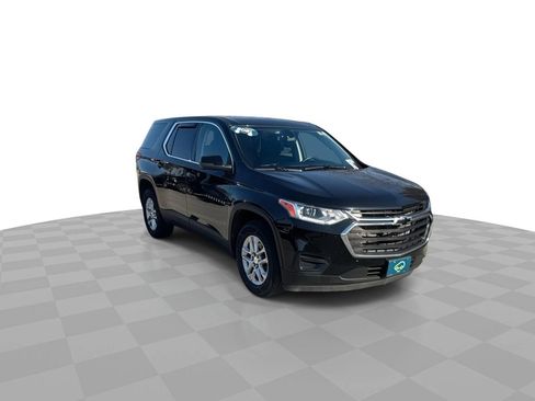 Used 2021 Chevrolet Traverse LS image 2