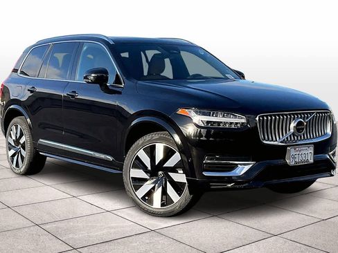 Used 2023 Volvo XC90 T8 Ultimate w/ Lounge Package image 2