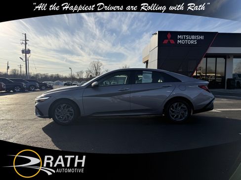 Used 2024 Hyundai Elantra SEL image 10