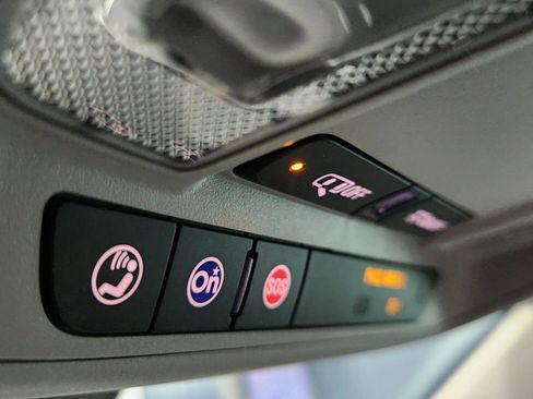 Used 2019 Chevrolet Equinox LS image 28