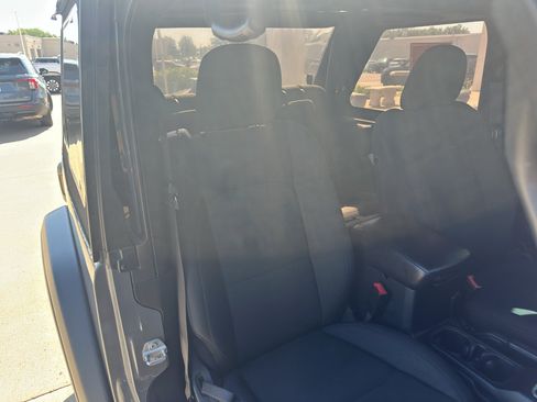 Used 2018 Jeep Wrangler Sport AWD/4WD image 27