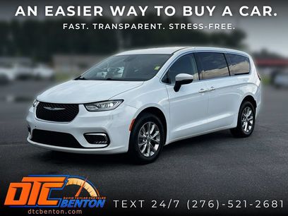 Used 2023 Chrysler Pacifica Touring-L