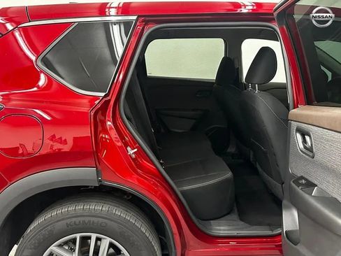 Used 2023 Nissan Rogue S image 12