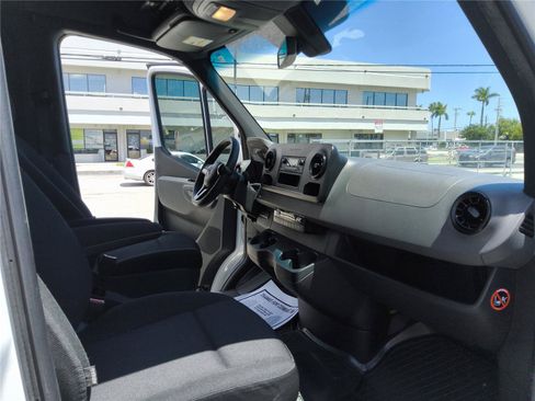 Used 2019 Mercedes-Benz Sprinter 2500 image 23