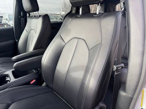 New 2026 Chrysler Pacifica Select image 27