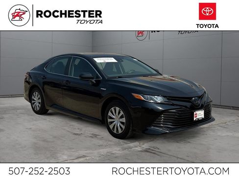 Used 2019 Toyota Camry LE FWD image 1