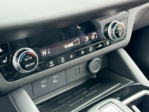 New 2026 Mitsubishi Outlander SE image 11