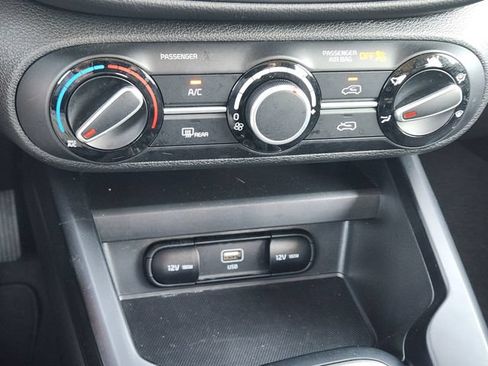 Certified 2025 Kia Soul LX w/ LX Technology Package FWD image 19