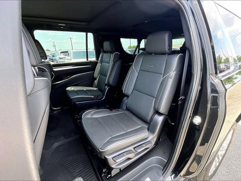Used 2025 Cadillac Escalade ESV Premium Luxury AWD/4WD image 36
