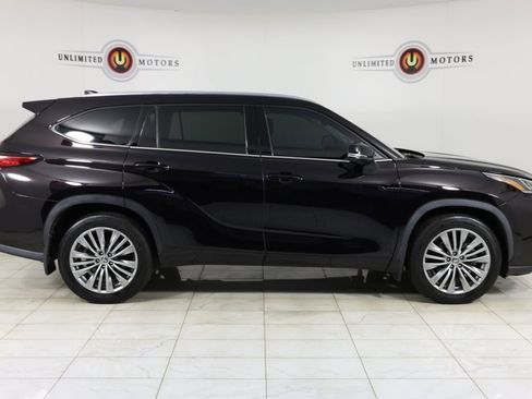 Used 2021 Toyota Highlander Platinum image 2