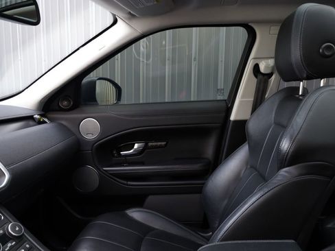 Used 2018 Land Rover Range Rover Evoque SE image 16