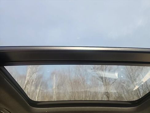 Certified 2025 Volvo XC40 B5 Core AWD/4WD image 34