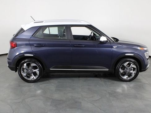Certified 2024 Hyundai Venue Limited FWD image 12
