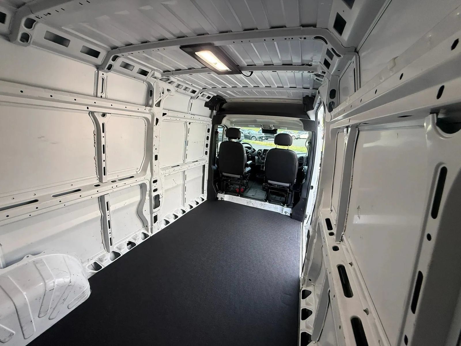 Used 2025 RAM ProMaster 2500 w/ Convenience Group FWD image 33