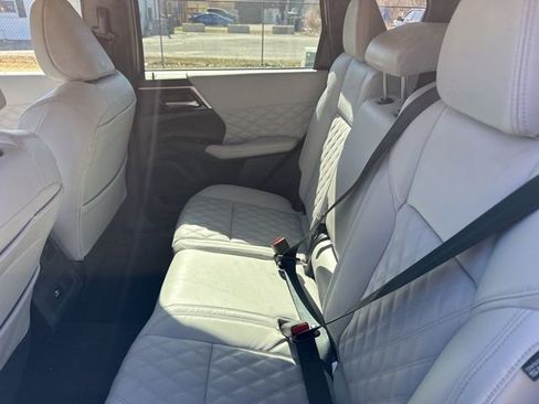 Used 2022 Mitsubishi Outlander SEL image 16