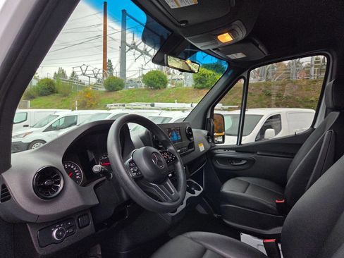 Used 2024 Mercedes-Benz Sprinter 2500 image 14