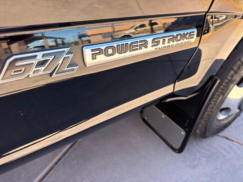 Certified 2017 Ford F350 Platinum w/ Platinum Ultimate Package AWD/4WD image 15