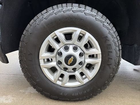Used 2025 Chevrolet Silverado 2500 LT w/ Convenience Package AWD/4WD image 12