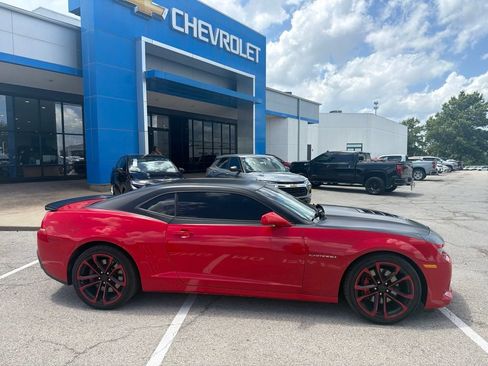 Used 2015 Chevrolet Camaro SS w/ SS Performance Package RWD image 2
