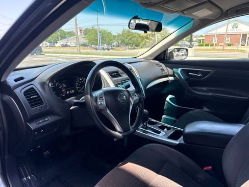 Used 2015 Nissan Altima 2.5 SV FWD image 9