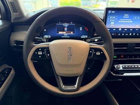 Used 2023 Lincoln Corsair FWD image 14