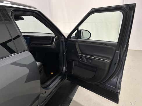 Used 2023 Rivian R1S Adventure AWD/4WD image 18