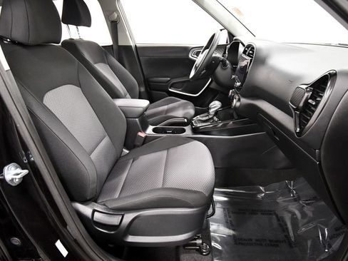 Certified 2025 Kia Soul S FWD image 17