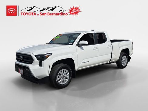 Certified 2025 Toyota Tacoma SR5 AWD/4WD image 1