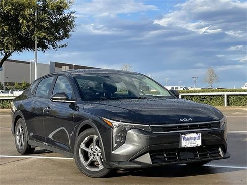 Used 2025 Kia K4 LXS image 2