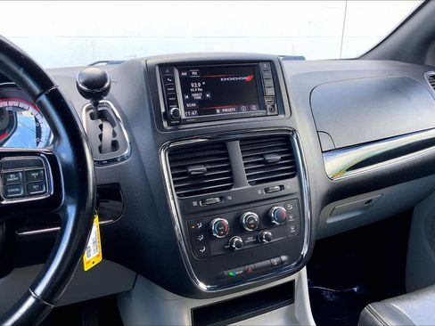 Used 2019 Dodge Grand Caravan SXT FWD image 15