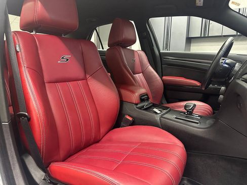 Used 2013 Chrysler 300 S RWD image 28