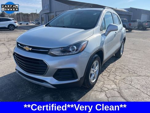 Used 2020 Chevrolet Trax LT w/ LT Convenience Package image 2