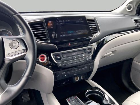 Used 2021 Honda Pilot Touring image 7