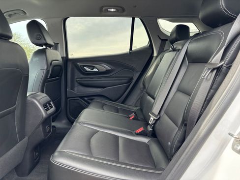 Used 2024 GMC Terrain SLT image 28