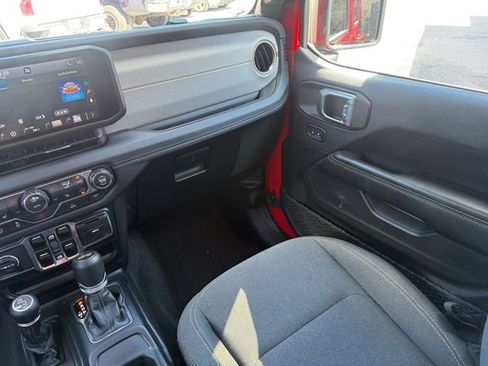 Used 2026 Jeep Wrangler Unlimited Sahara AWD/4WD image 16