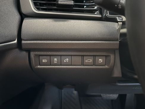 Used 2025 Toyota Camry LE FWD image 28